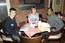 79 Тереза Эдвардс и болельщики в кафе (фото: К.Соломатин)